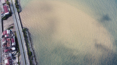 Trabzon’da sel sonrası Karadeniz’in rengi değişti