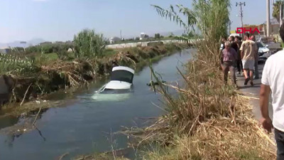 Antalya'da kontrolden çıkan otomobil kanala düştü