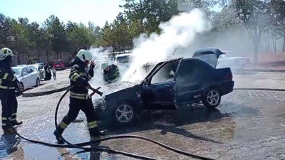 Otomobil alev topuna döndü (09 Eylül 2024)