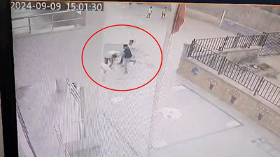 Biri boksör 2 kardeş öğretmeni darp etti. O anlar kamerada