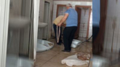Umumi tuvalette bağırsak temizlediler. İnsan sağlığı bu kadar ucuz mu?