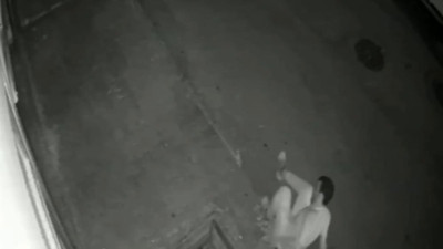 Telefona bakarken az kalsın canında oluyordu 'Mazgala düştüğü an kameraya yansıdı'