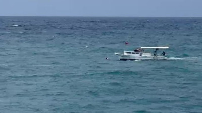 Antalya'da boğulmak üzere olan adamı ölümden kurtardılar