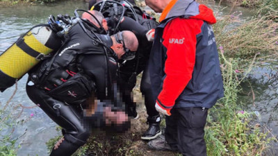 İki çocuğunu kurtaran baba boğularak can verdi