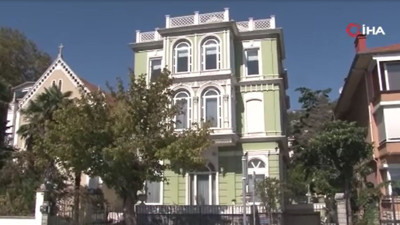 Sarıyer'deki yol yalısı rekor fiyata satılık. 11 oda, 2 salon ve 5 banyo var