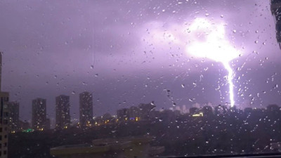 İstanbul'u şimşekler aydınlattı. Yağışın kaç gün süreceği belli oldu