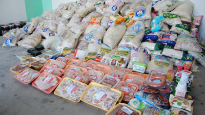 BİM marketten şok görüntüler. Böcekli paketler tek tek toplatıldı. Bunların tamamını vatandaşa yedireceklerdi