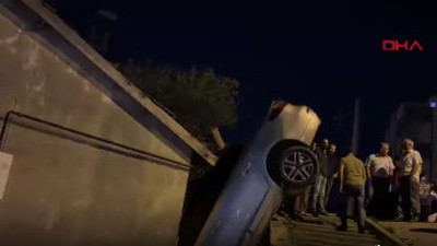 Park halindeyken hareket eden otomobil, boşluğa düştü