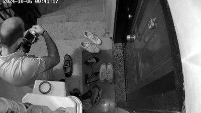 Önce kalite kontrolü yaptı sonra çaldı! Ayakkabı hırsızı kamerada