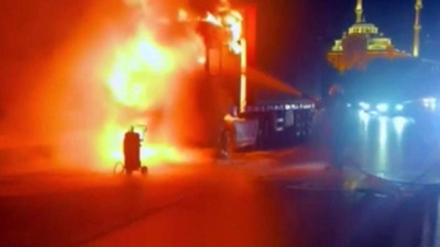 Beylikdüzü'nde park halindeki TIR alev alev yandı