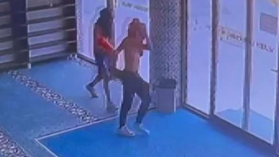 Caminin yangın tüplerini de çaldılar