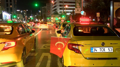 İstanbul’daki taksiciler Ankara’da saldırıyı protesto etti