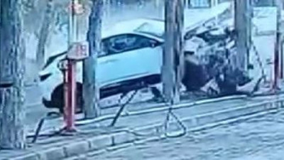 Anne ile oğlunu ehliyetsiz sürücü ayırdı