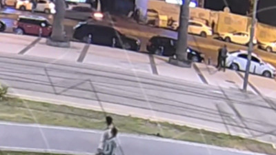 İzmir’de sokak ortasında kanlı kavga