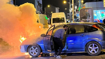 Cep telefonunu almak için yanan aracın içine girdi