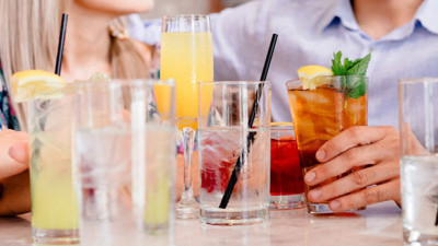 Şekerli gazlı ve kafeinli içeceklerin ölümcül zararları ortaya çıktı! Bilimsel araştırmalar ve uzmanlar bakın ne diyor!