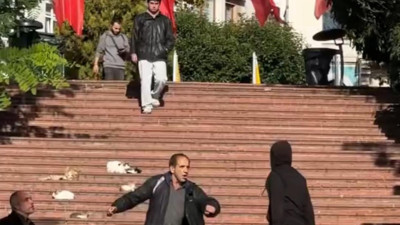 İstanbul'un göbeğinde bıçaklı kavga