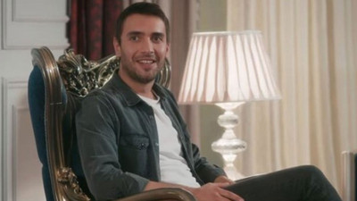 Ulaş Tuna Astepe’den itiraf! Sete gelen siyasetçiyi görmemek için camiye kaçmış