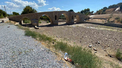 Tarihi köprü Vandalların hedefi oldu