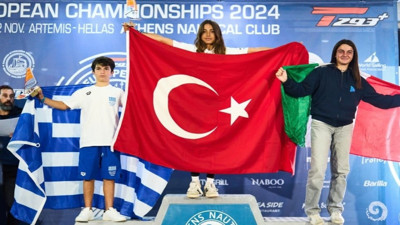 İzmirli milli sörfçüler uluslararası şampiyonalardan ödülle döndü