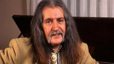 Barış Manço'nun hayatı film oluyor! Canlandıracak oyuncu belli oldu