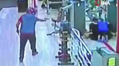 3 yaşındaki çocuk babasının öldürülüşünü izledi. Minicik bedenini babasına siper etti