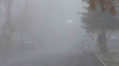 Göz gözü görmüyor yoğun sis Kars’ı esir aldı: Mesafe 3 metreye düştü