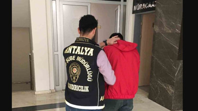 Antalya’da sahte polis yakalandı: Aldığı altınları bir kısmı bulundu