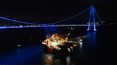 Dev platform İstanbul Boğazı'nı geçti