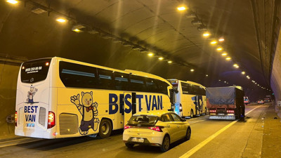 Anadolu Otoyolu'nda zincirleme kaza: Tünelde iki yolcu otobüsü ve TIR birbirine girdi: 10 yaralı