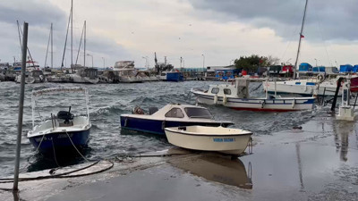Balıkesir’de dev dalgalar korku dolu anlar yaşattı