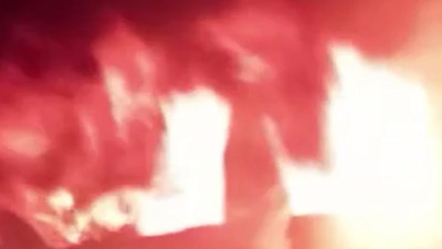 Dev fabrika patlaya patlaya yandı. Ortalık savaş alanına döndü