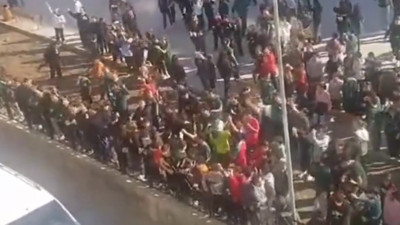 İzmir'deki öğrencilerden tüyleri diken diken eden anlar: Atatürk posterini görünce "Mustafa Kemal'in askerleriyiz" tezahüratları yükseldi