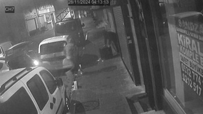 Fatih'te işyerinin kepengini kestiler: İçerisinde 110 bin dolar bulunan kasayı böyle götürdüler