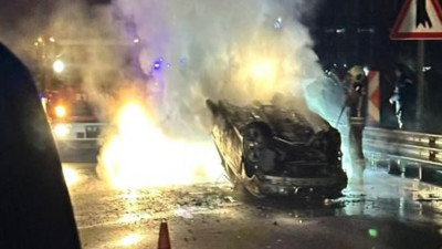 Araç alev alev yandı: 2 kişi ağır yaralandı