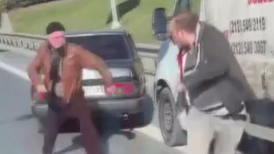 Trafikte biber gazlı ve bıçakla kavga