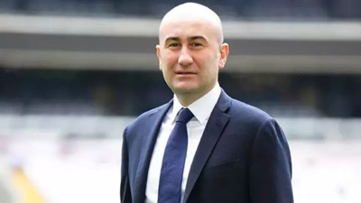 Hüseyin Yücel Beşiktaş'ın başına geçecek kişiyi açıkladı. Van Bronckhorst kovulmuştu