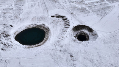 Zara’da yan yana iki göl kar yağışıyla hayran bıraktı