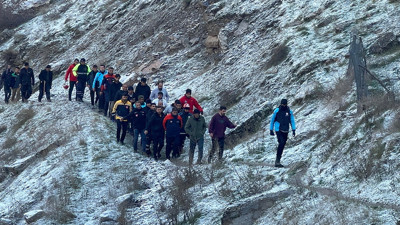 Hakkari’de dengesini kaybedip metrelerce düşen çoban hayatını kaybetti