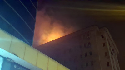 Bursa'da 8 katlı iş hanının çatısında yangın çıktı!