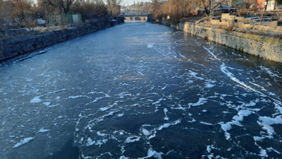 Kars eksi 12'yi gördü her yer buz tuttu