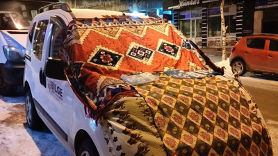 Araçları halı ve battaniyelerle sardılar