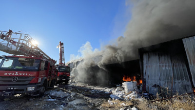 Niğde'de fabrika yangını: Bölgede dumanlar yükseliyor