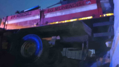 Ankara’da freni patlayan sondaj aracı eve daldı