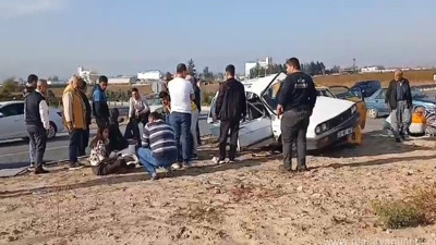 Çorum Alaca'da ambulansa yetişmeye çalışan otomobil tarlaya devrildi