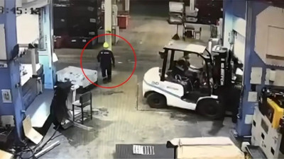 3 ay önce baba olmuştu! Fabrikada forklift ile demir dolap arasına sıkışarak can verdi