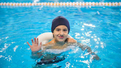 Esenyurt Belediyesinden özel bireylere yüzme ile terapi