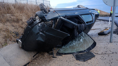 Edirne'de otomobil yan yattı 3 kişi yaralandı