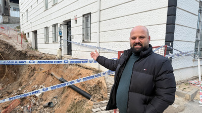 Tokat’ta 60 daireli binada yürekler ağza geldi. Yönetici kapıda nöbet tutuyor