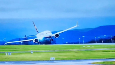 Fırtına koca uçağı kağıt gibi savurdu. Yürekler ağza geldi nefesler tutuldu